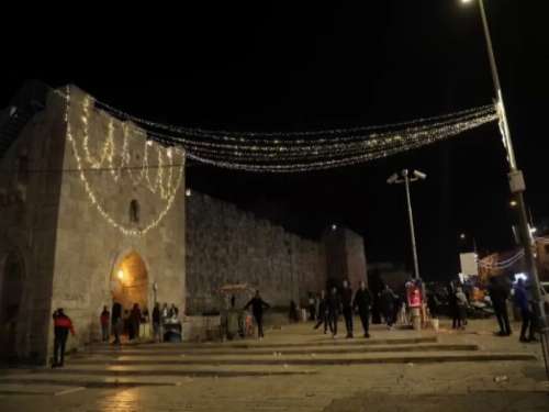 سلطات الاحتلال تمنع المصلين من دخول