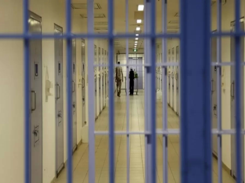 اسناد جرمي السلب وحيازة سلاح ناري