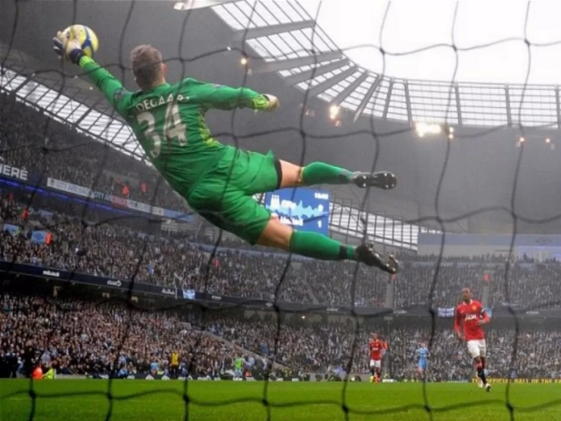 فيديو لحارس يسجّل هدف الفوز لفريقه