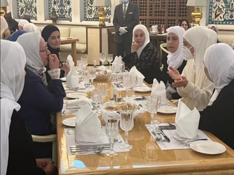 من بعثة العمرة التي سيرتها الملكة..