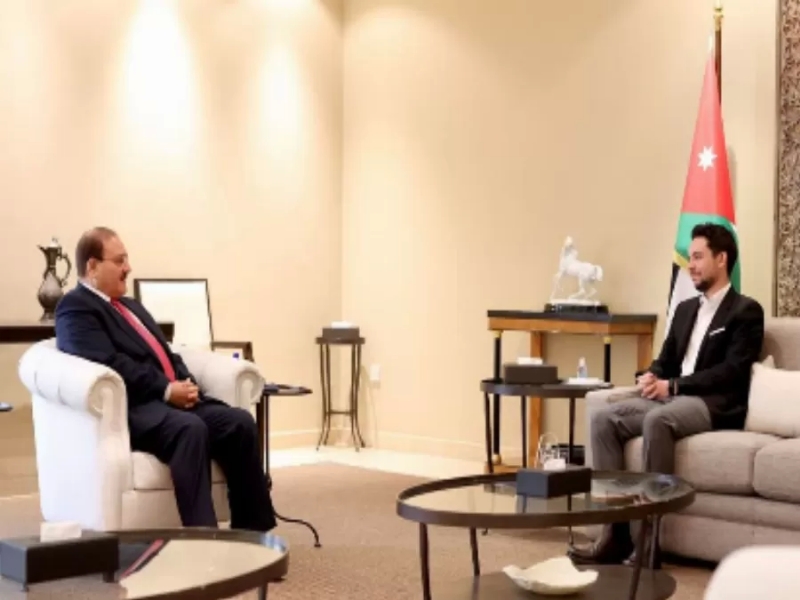 الامير الحسين يلتقي الوزير الأسبق الطويسي