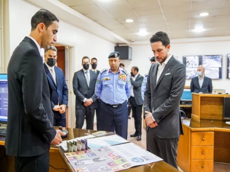 نائب الملك يزور إدارة البحث الجنائي