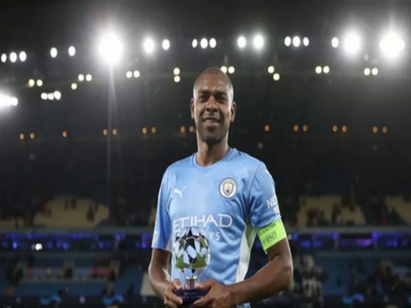 فرناندينيو يعلن رحيله عن السيتي في