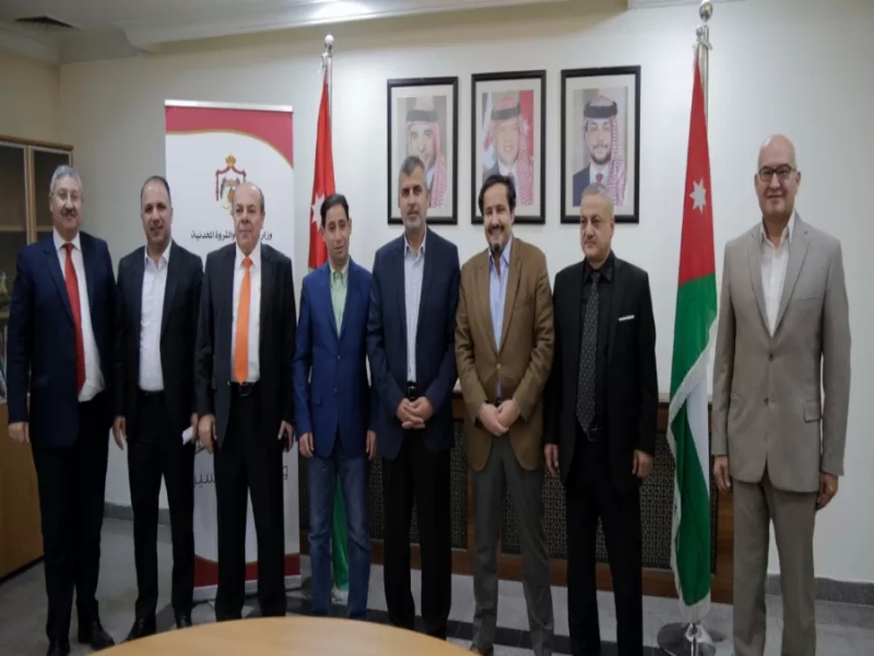 ايمن الخضيري: 400 مقاول يعملون في