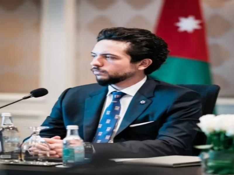 نائب الملك يهاتف والدة الطفلة كاتبة