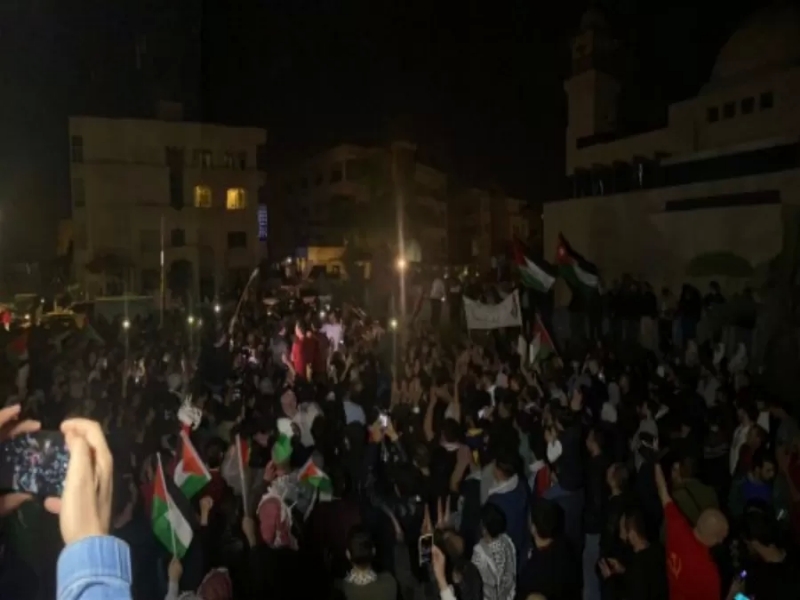 المئات يحتجون في الرابية على الاقتحام