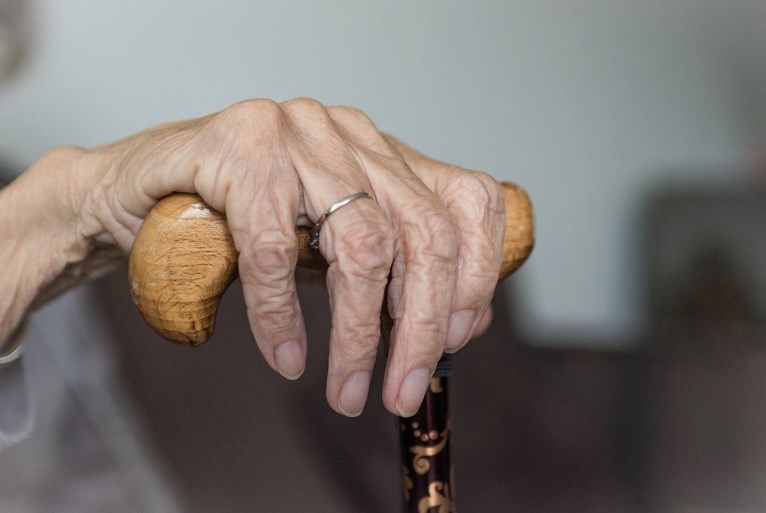 588100 كبير سن في الأردن