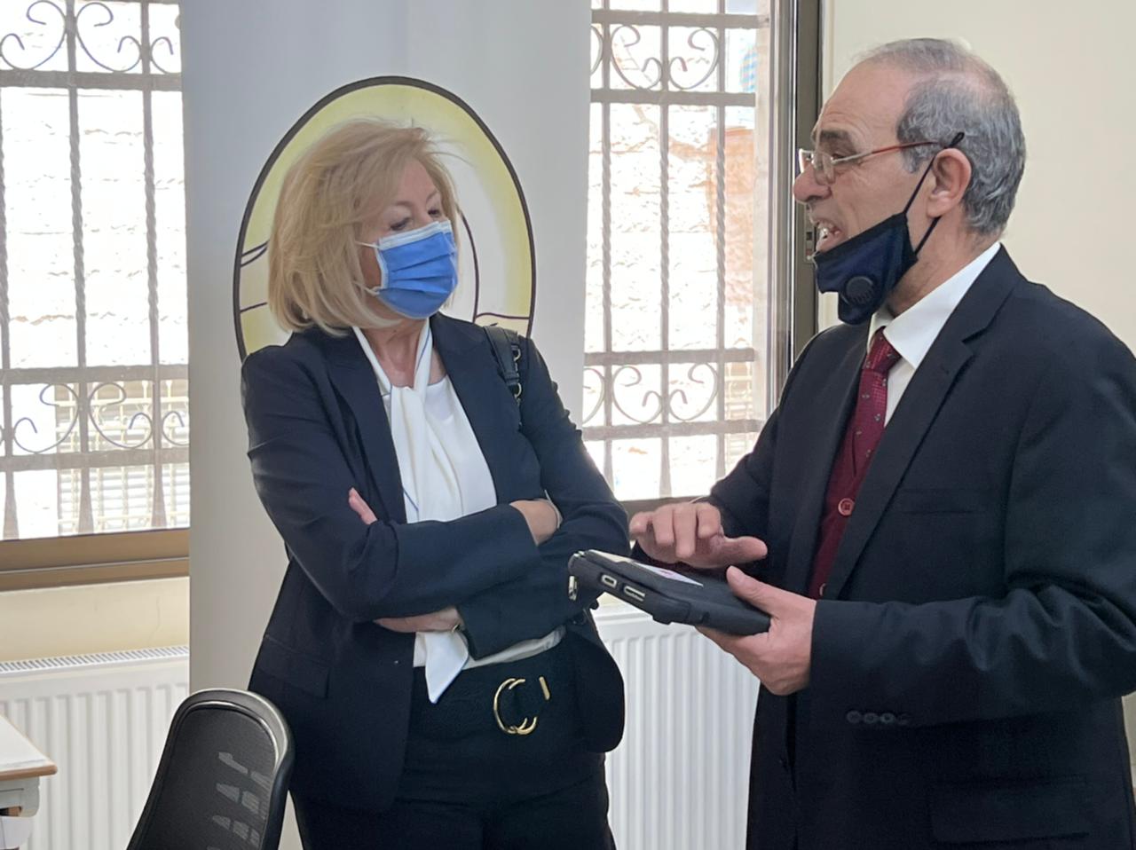 النجار تزور جمعية الصداقة للمكفوفين.. صور