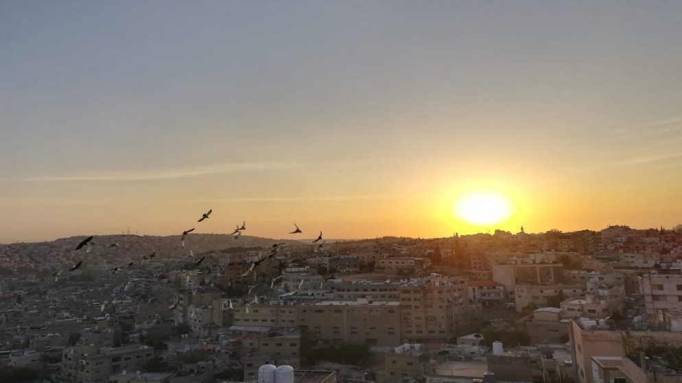 طقس خماسيني حار ومغبر