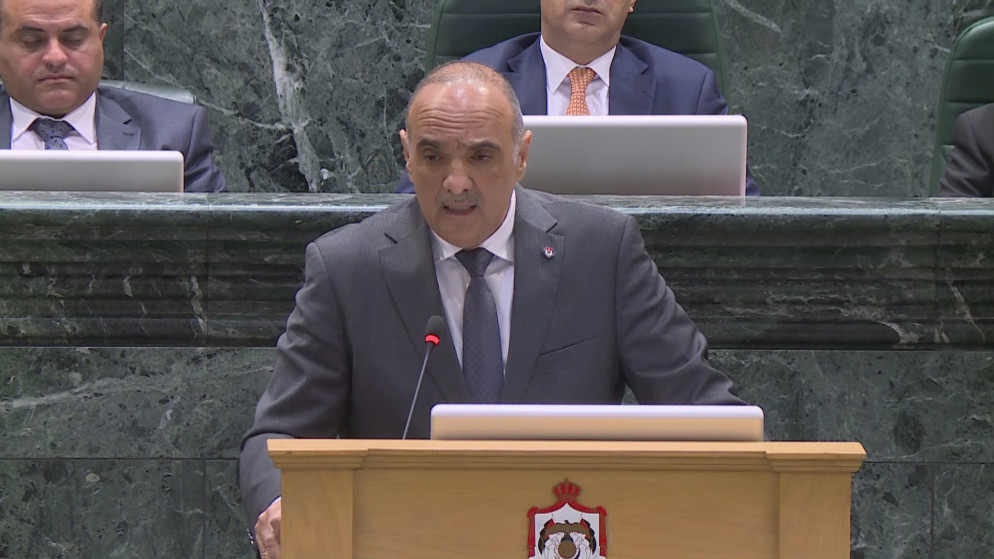 رئيس الوزراء: الأردن بعيد عن مخاطر