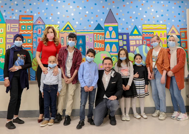 نائب الملك يزور مركز الحسين للسرطان..