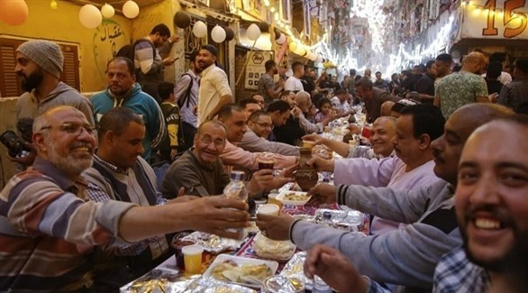 عودة موائد الإفطار الجماعي لشوارع القاهرة