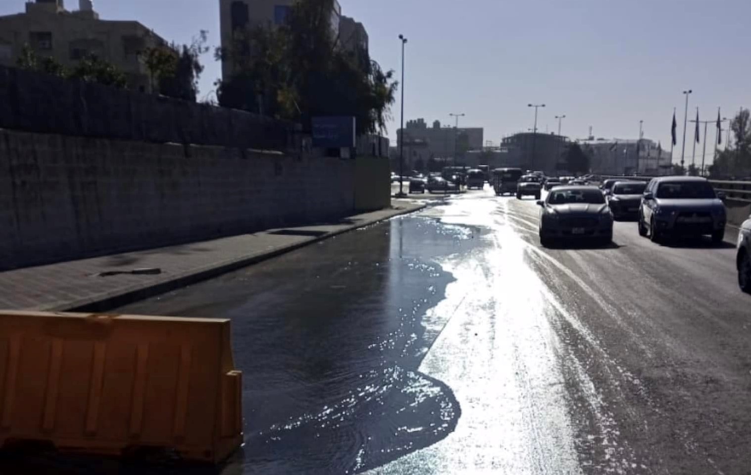 “السير”: كسر في خط مياه قرب