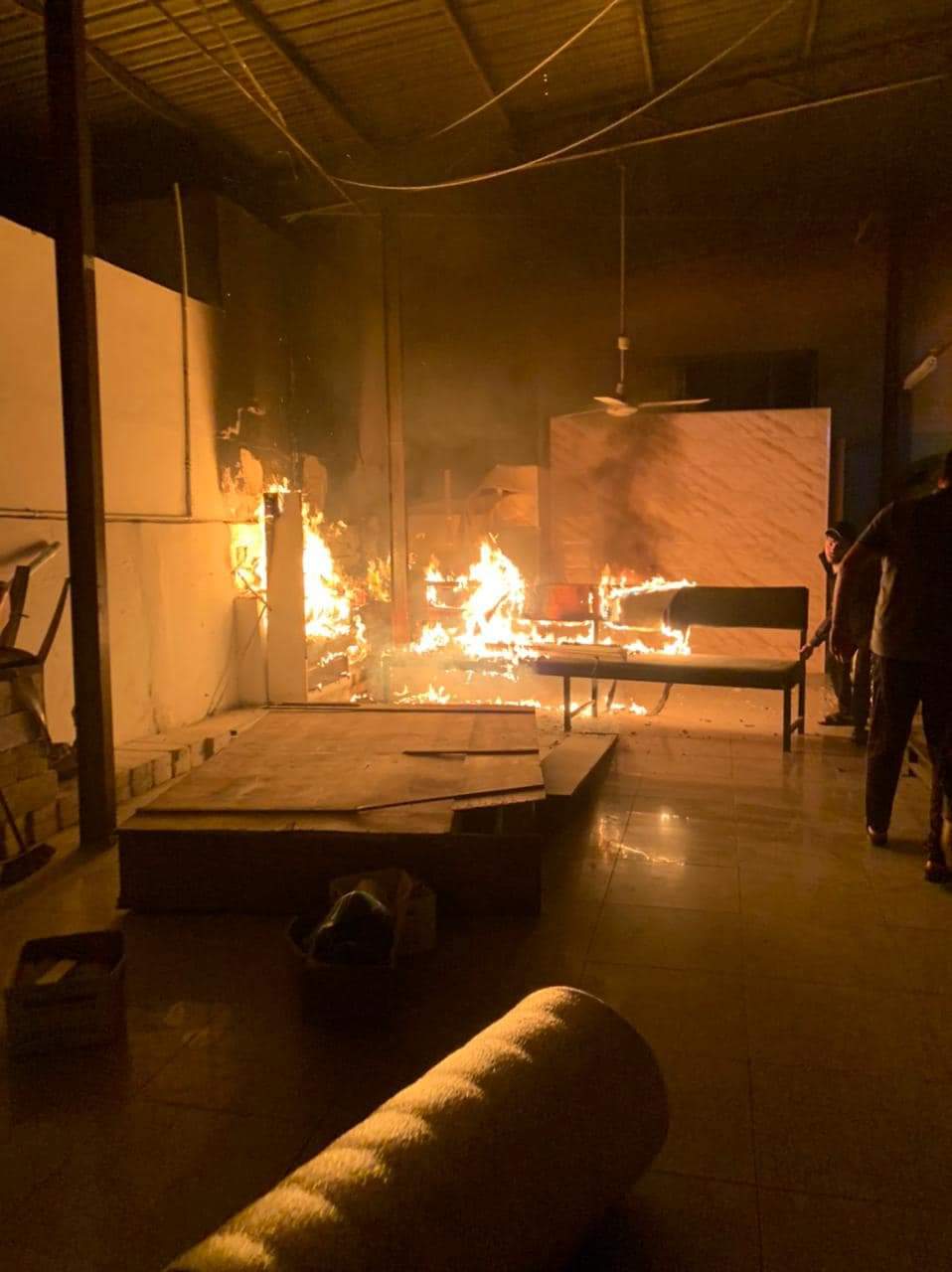 حريق طاولات أحذية في المسجد العمري