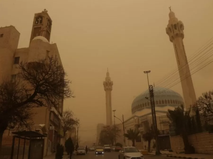 عاصفة غبارية تجتاح المملكة