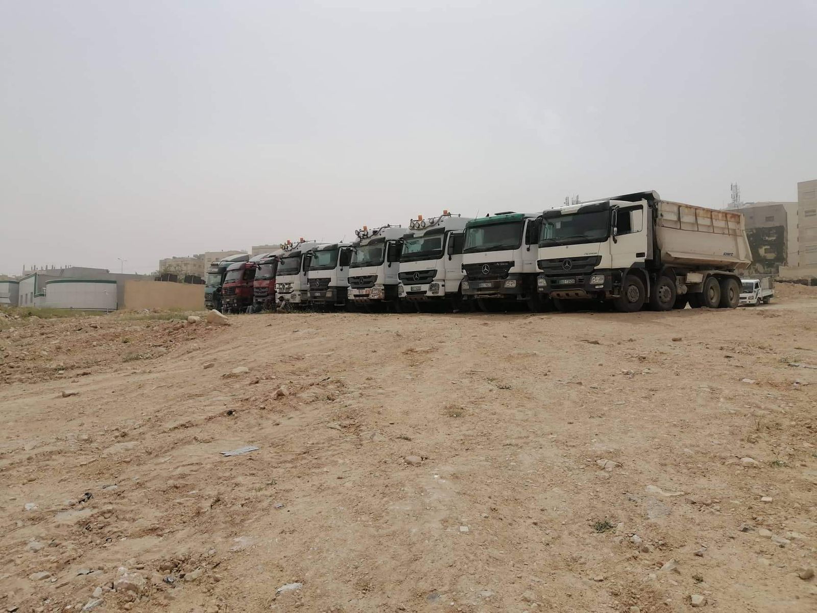 مقاولو مشروع الباص السريع عمان-الزرقاء يتوقفون