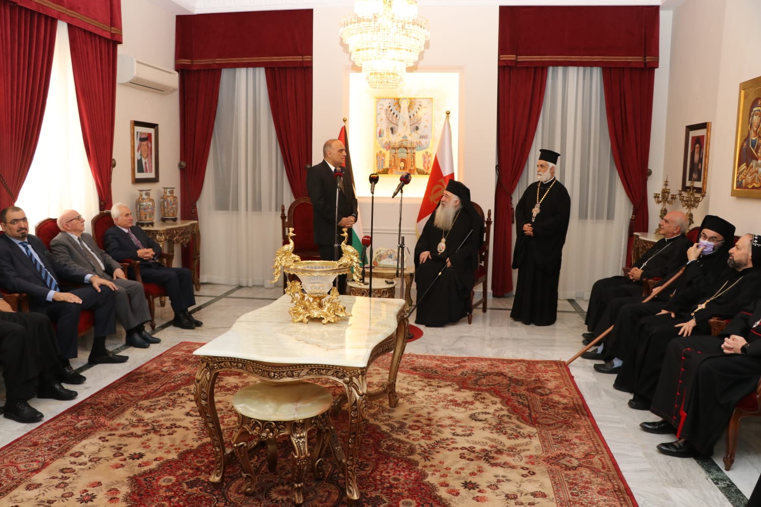 الخصاونة يزور مطرانيّة الروم الأرثوذكس في