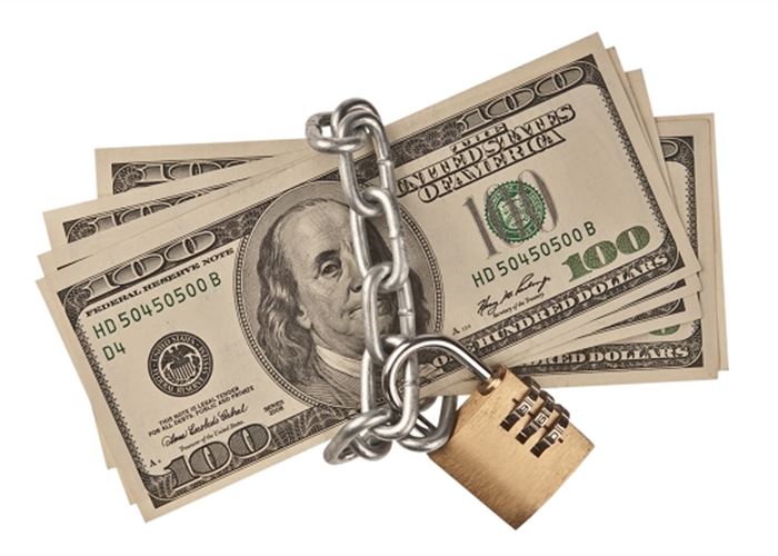 لبنانيون يتظاهرون أمام مجلس النواب اللبناني