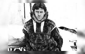 هذا هو من تناول طعام الكلاب