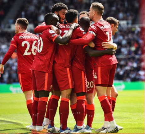 ليفربول يوقف طموح نيوكاسل ويصعد للصدارة