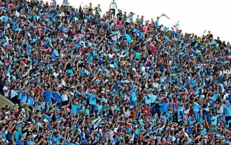 جماهير الفيصلي ترتدي الاسود أمام الصريح