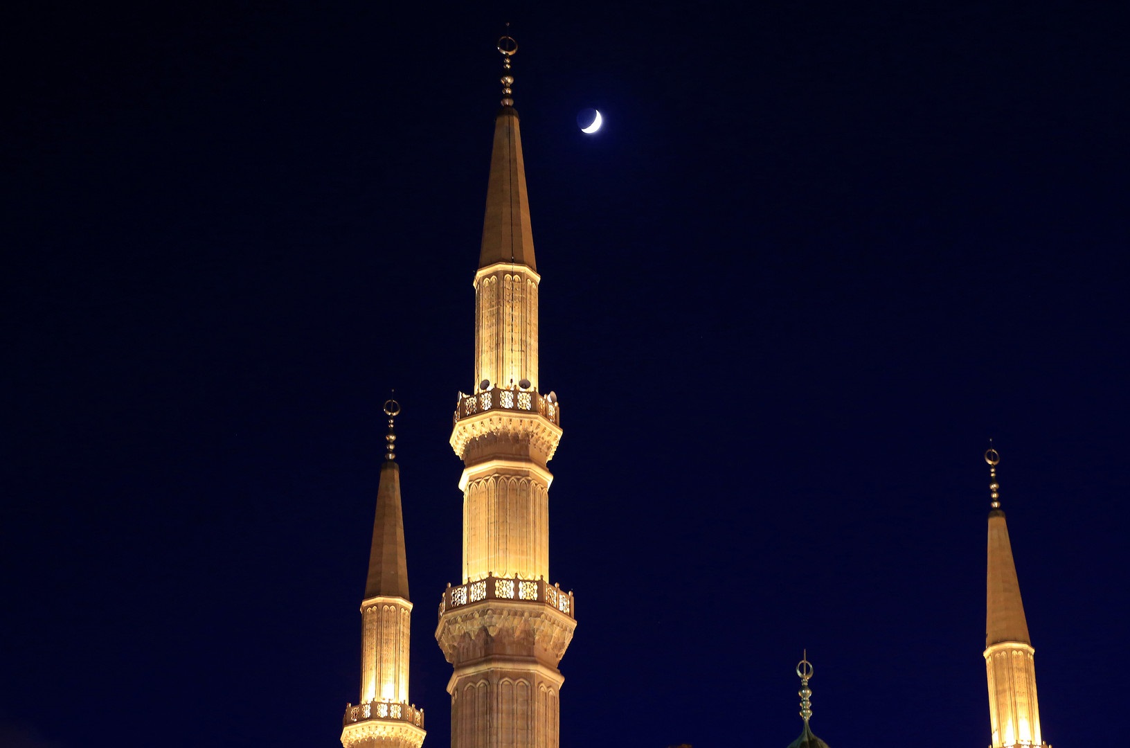 معظم الدول العربية تعلن الإثنين عيد