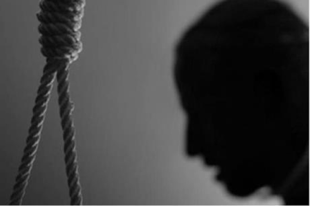 فتاة تنهي حياتها شنقا بسبب الهاتف