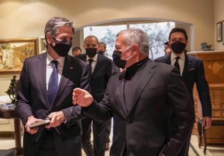 وفد رسمي أردني يلتحق بالملك في