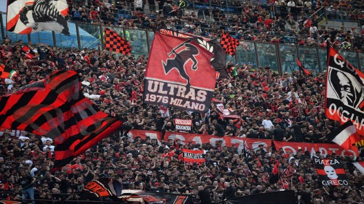 ميلان يهزم فيورنتينا ويقترب من لقب