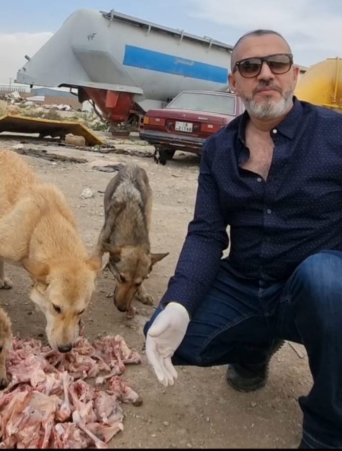نادر يكشف سلالة كلاب الشوارع في