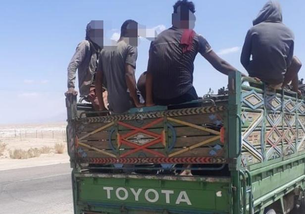 ضبط ديانا تحمل 30 راكبا بالصندوق