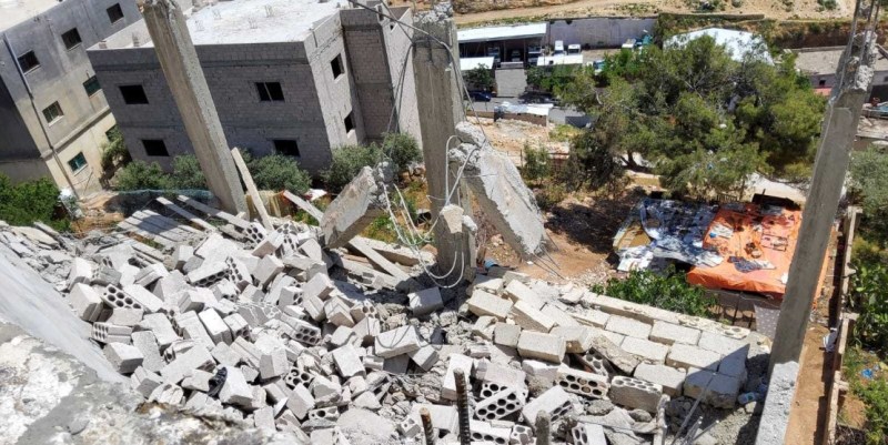 3 إصابات بانهيار مبنى في السلط..