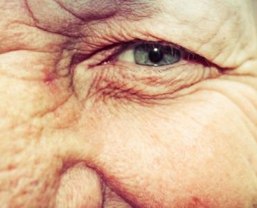 طبيب يشارك تمارين للوجه تجعلك تبدين