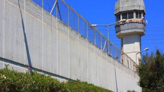 مخاوف من استشهاد أسير فلسطيني مضرب