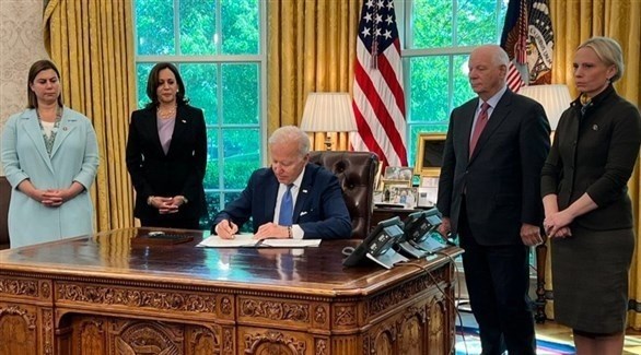 بايدن يفعل قانونا من الحرب العالمية