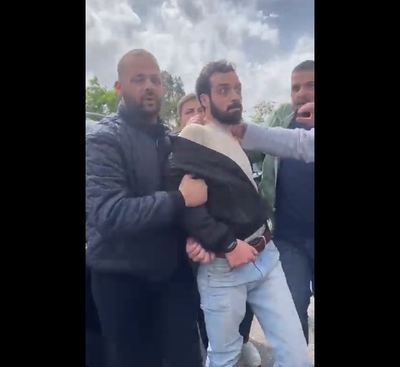 طعن والدته وهي تصلّي.. تفاصيل جريمة