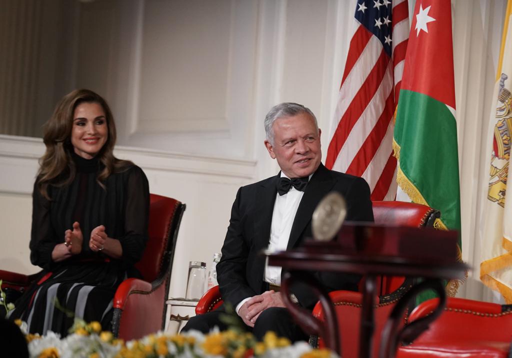 الدغمي يهنئ الملك والملكة بتسلمهما جائزة