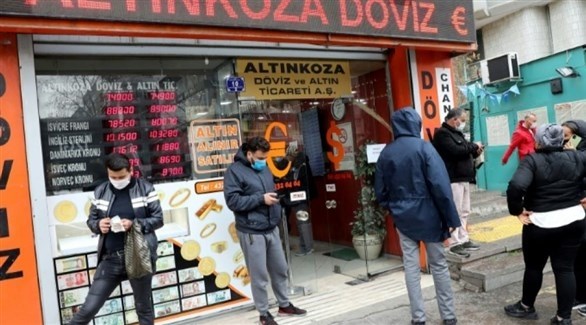 الليرة التركية تعاود التراجع أمام الدولار