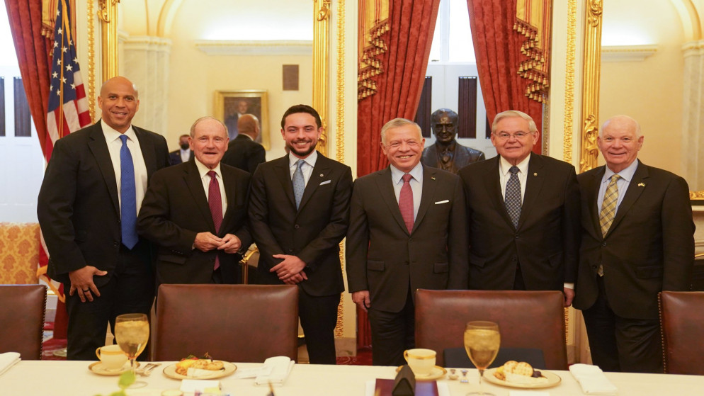 الملك يلتقي رئيس وأعضاء لجنة العلاقات