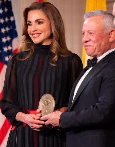 مخيمات اللاجئين الفلسطينيين تهنئ الملك والملكة