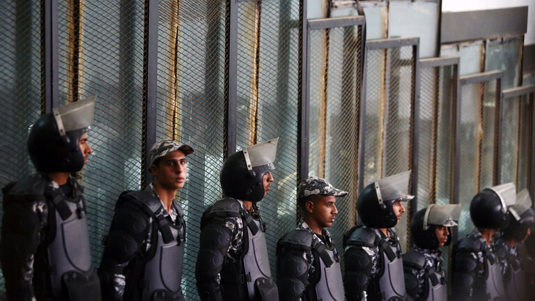 مصر.. الإعدام لشقيقين وسجن سيدة 15