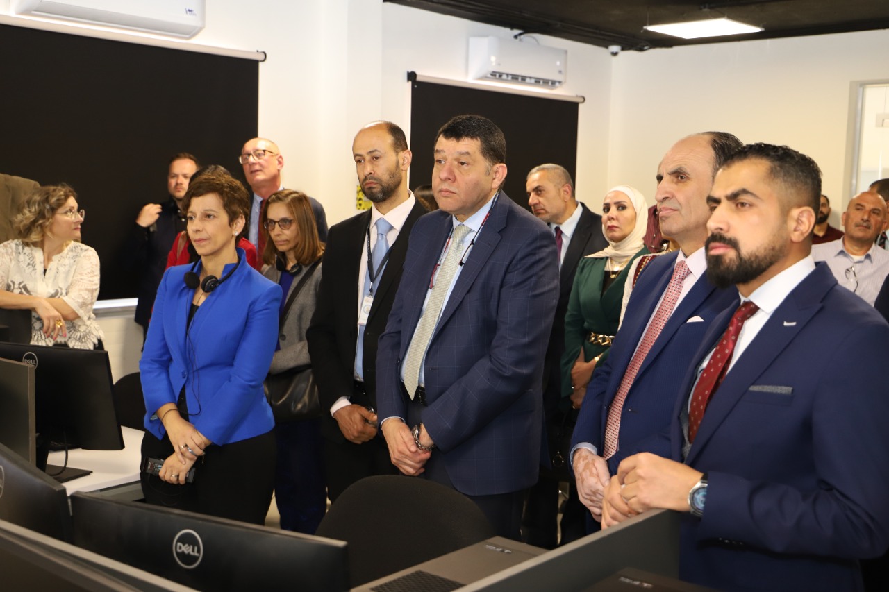 وزير العمل يفتتح أول مختبر الكتروني