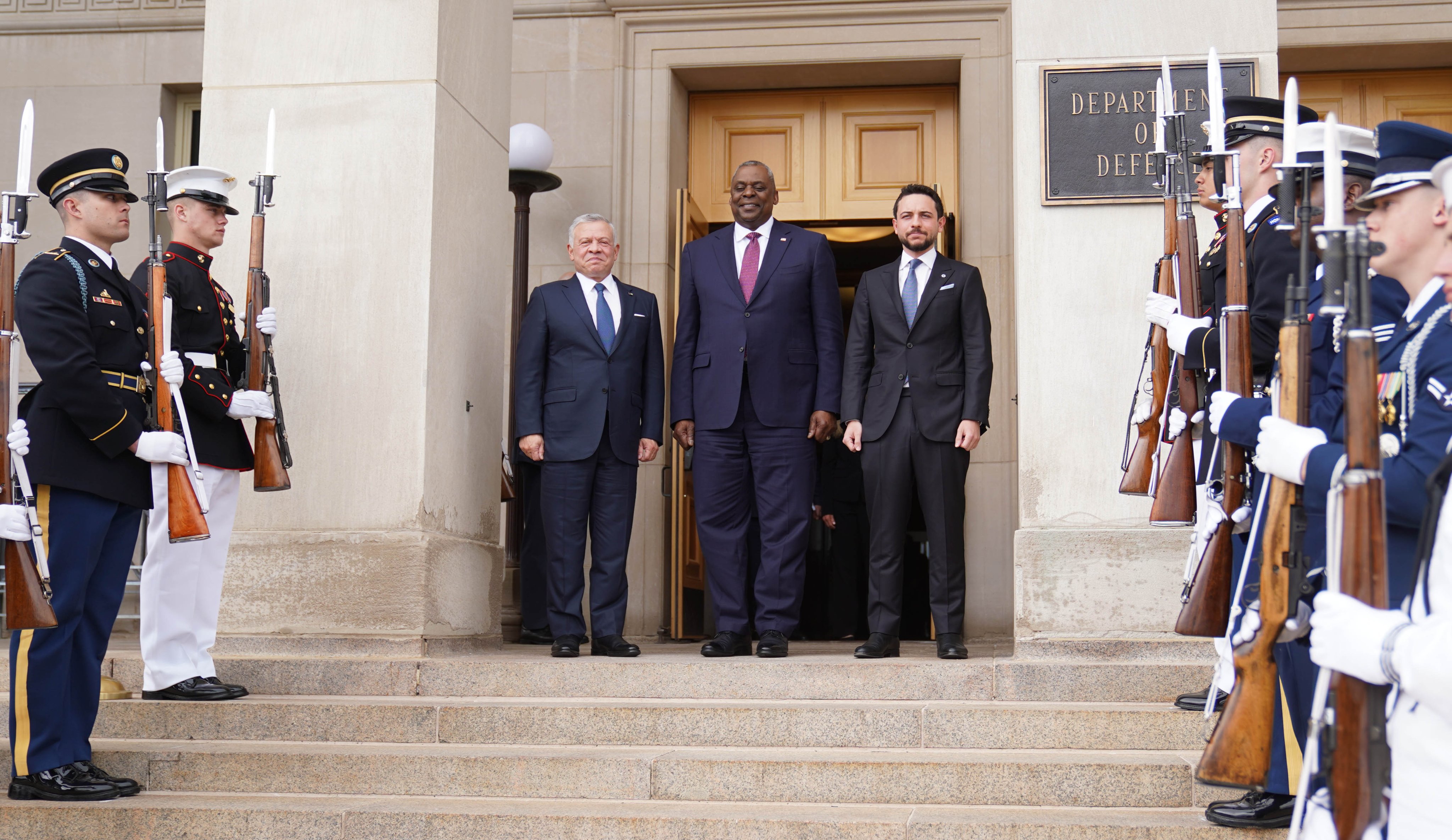 الملك لوزير الدفاع الأمريكي: حرص مشترك
