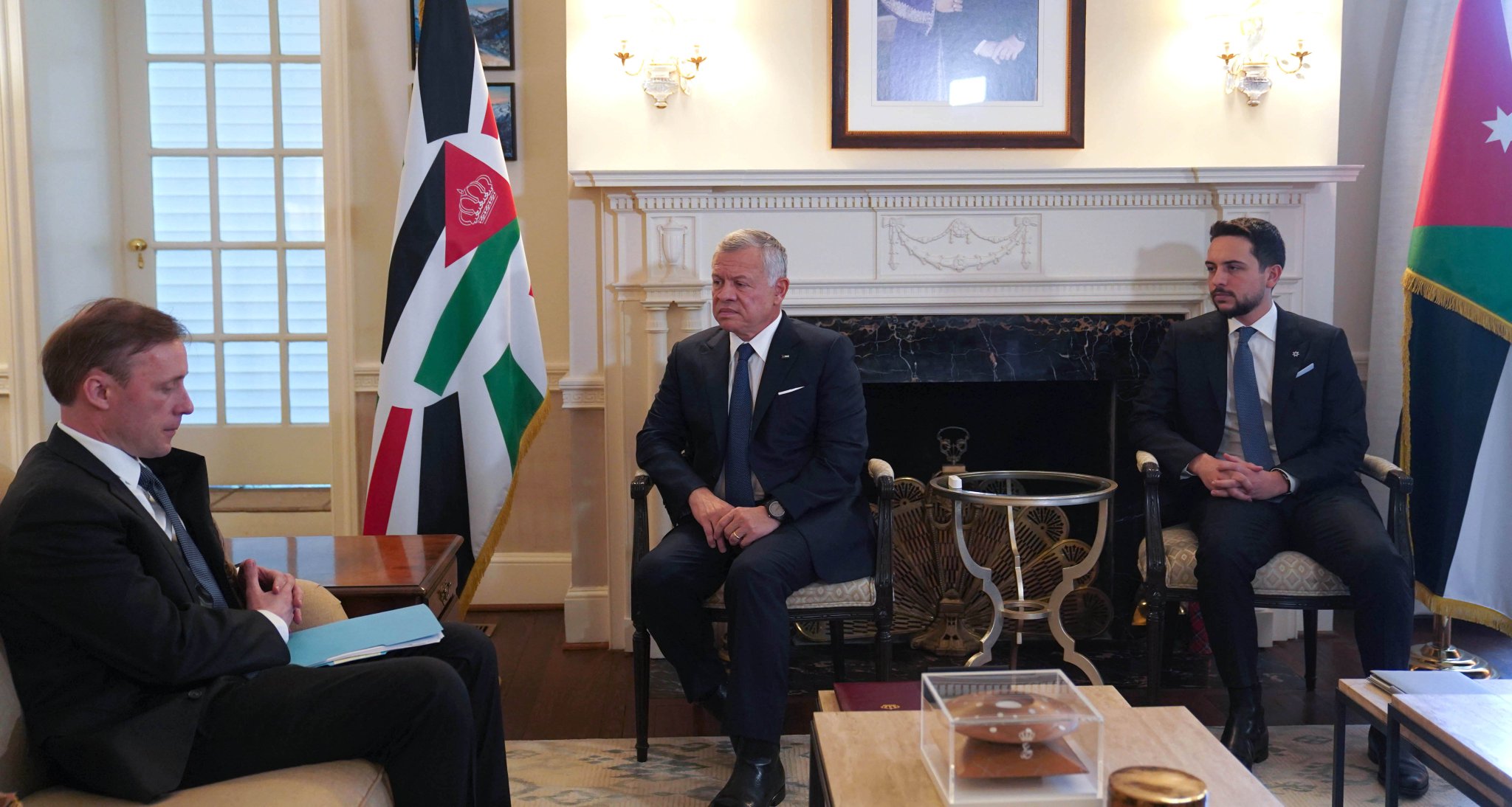 الملك يؤكد ضرورة إطلاق مفاوضات بين