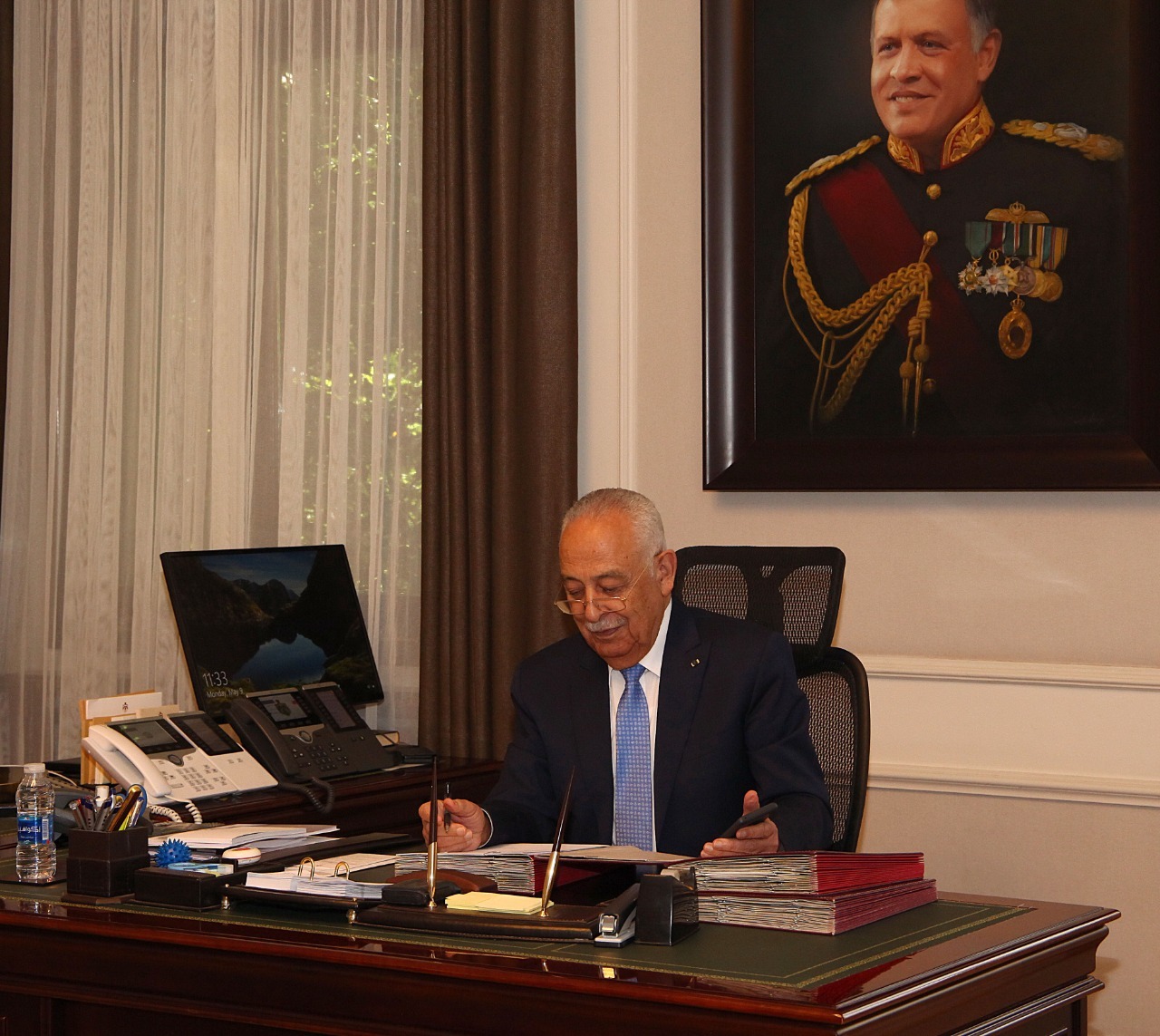 العيسوي ينقل تعازي الملك إلى عشيرة