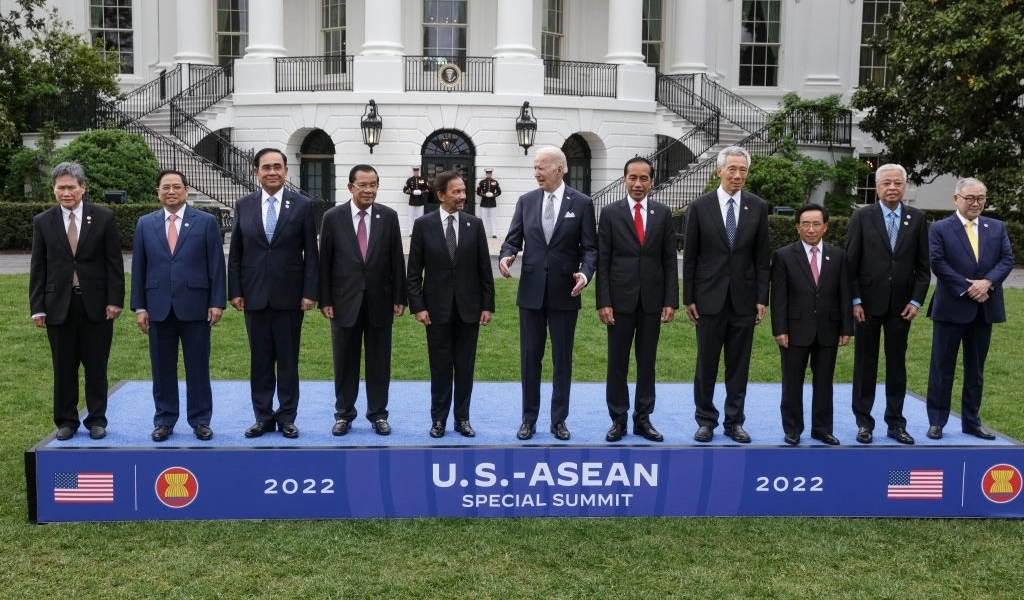 واشنطن تحشد حلفاءها لمنع توسع الصين