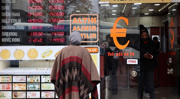 تراجع الليرة التركية إلى أدنى مستوى