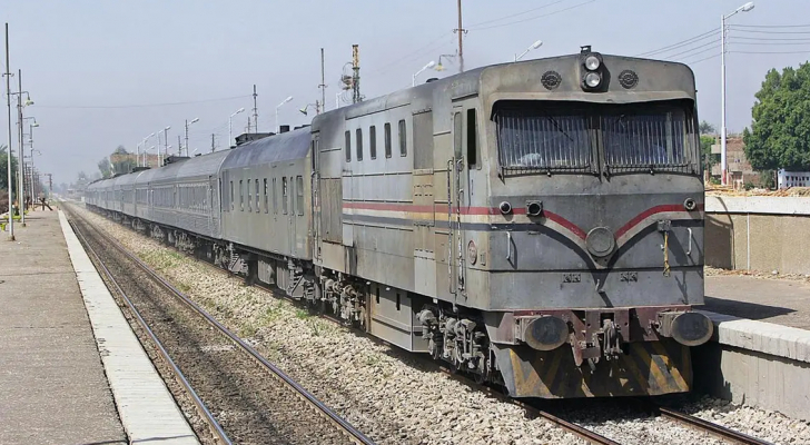 مصر.. قائد قطار يتفادى كارثة كادت