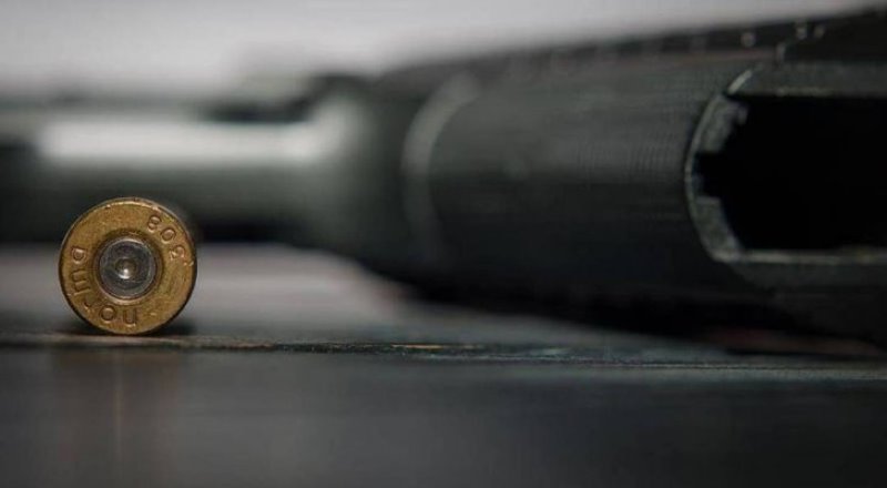 عثر عليه متوفيا بطلق ناري وسلاحه