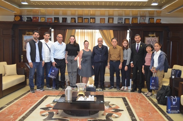 عمان الأهلية تستقبل وفدا من كندا